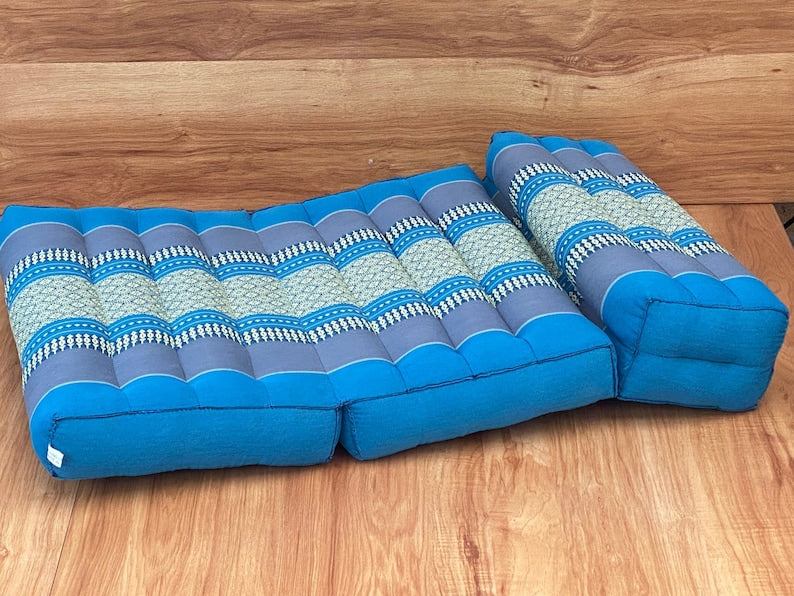 3-Fold Zafu Meditation Cushion Set Blue Medium SizeNew Arrival! 50 cm x50 cm 100% Kapok Cotton Foldable

50 cm x 50 cm in size. Filled with organic kapok fibre which is allergen free and gives fantastic long lasting Health & Beauty > Health & Wellbeing > Wellness AccessoriesShantiwearsShantiwears3-Fold Zafu Meditation Cushion