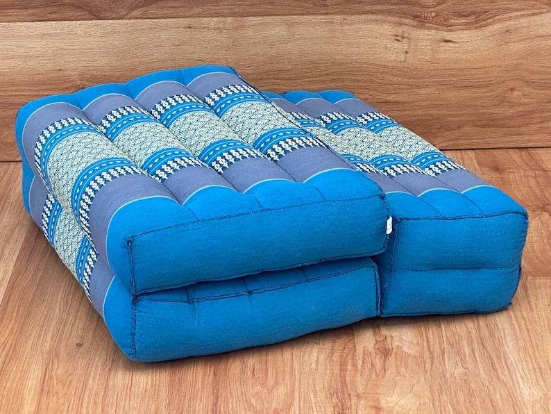 3-Fold Zafu Meditation Cushion Set Blue Medium SizeNew Arrival! 50 cm x50 cm 100% Kapok Cotton Foldable

50 cm x 50 cm in size. Filled with organic kapok fibre which is allergen free and gives fantastic long lasting Health & Beauty > Health & Wellbeing > Wellness AccessoriesShantiwearsShantiwears3-Fold Zafu Meditation Cushion